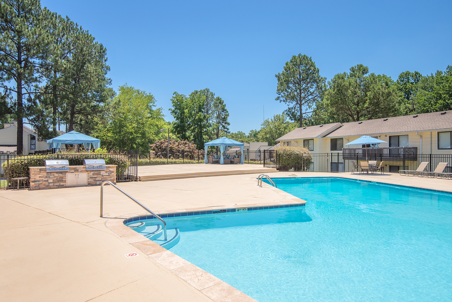 The Flats at Arrowood The Multifamily Advisory Group at Cushman